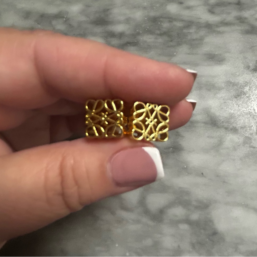 Inspired Elegant Faux Gold Square Earrings NWT u will get a wrapped unopened box